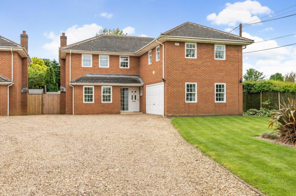 5 bedroom detached house for sale in Grantham Road, Great Gonerby, Grantham, Lincolnshire, NG31