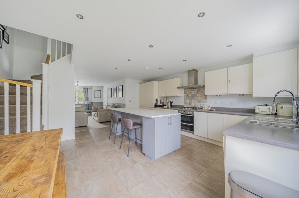 3 bedroom semidetached house for sale in Garden Close, Grantham