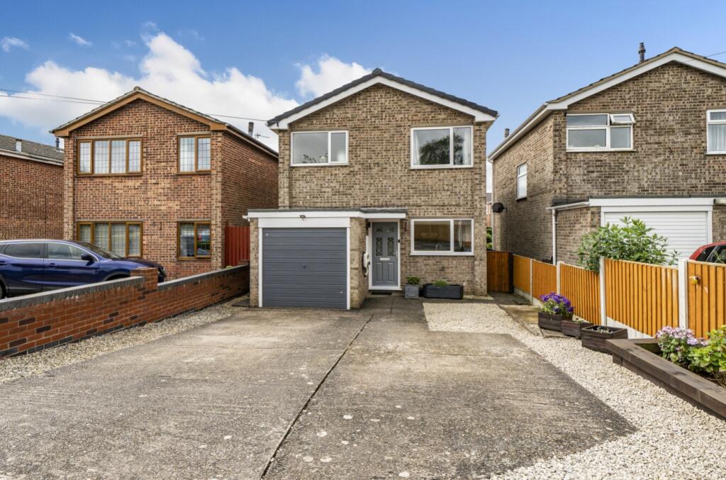 3 bedroom detached house for sale in Hedgefield Road, Barrowby