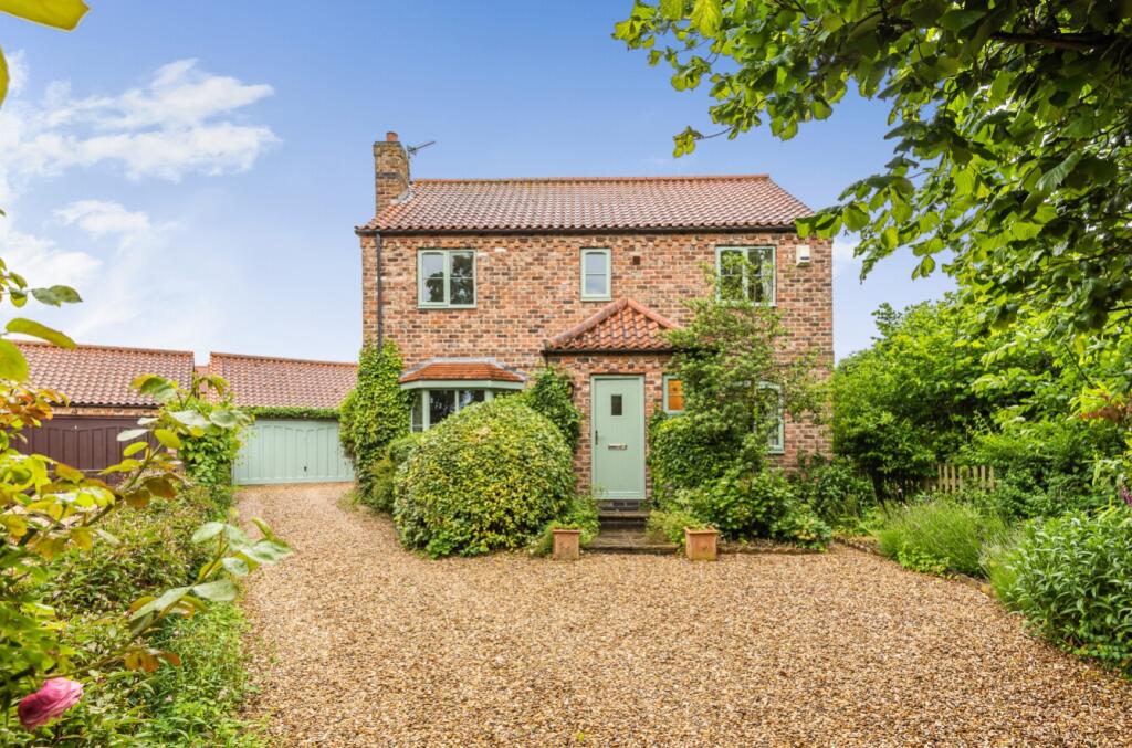 4 bedroom detached house for sale in Gorse Hill Lane, Caythorpe