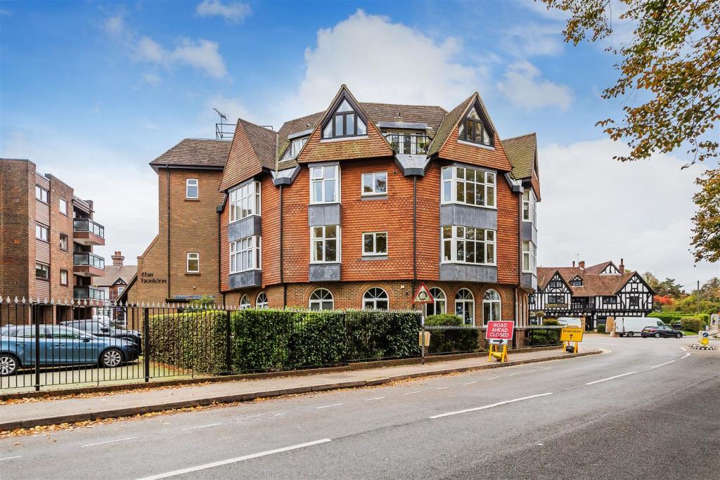2 bedroom apartment for sale in The Hoskins, Station Road West, Oxted, RH8