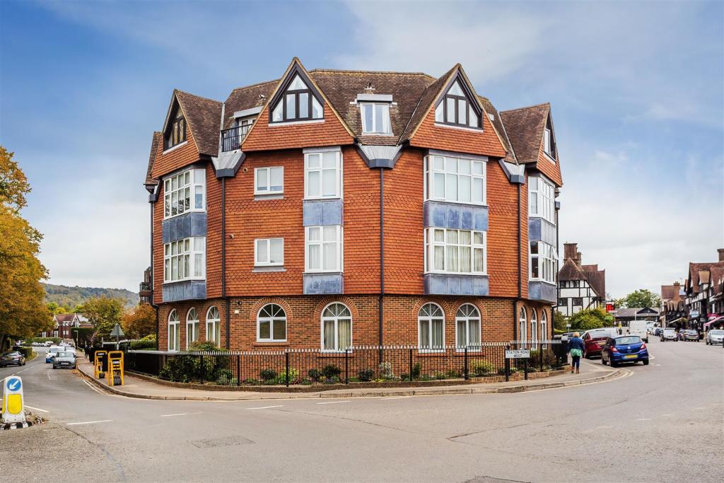 2 bedroom apartment for sale in The Hoskins, Station Road West, Oxted, RH8