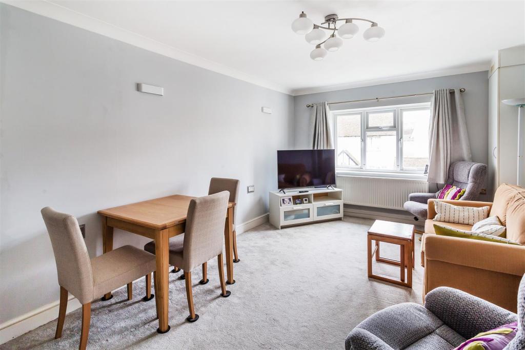 1 bedroom retirement property for sale in Beatrice Road, Oxted, RH8