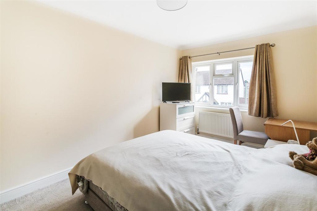 1 bedroom retirement property for sale in Beatrice Road, Oxted, RH8