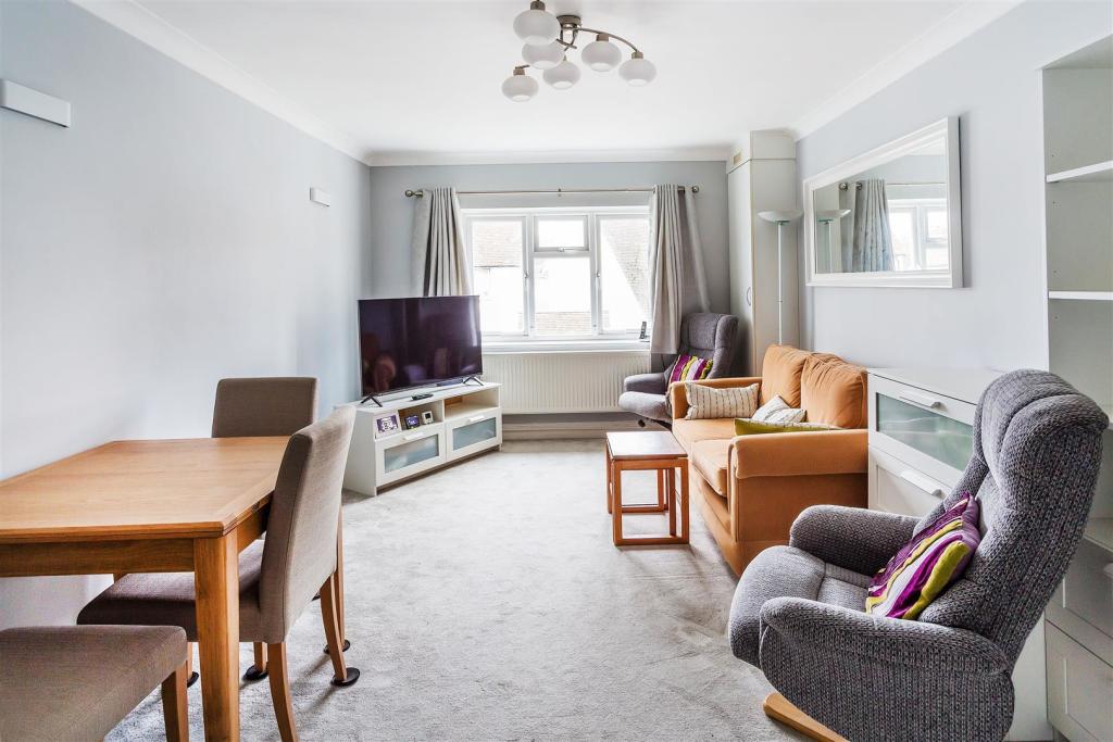 1 bedroom retirement property for sale in Beatrice Road, Oxted, RH8