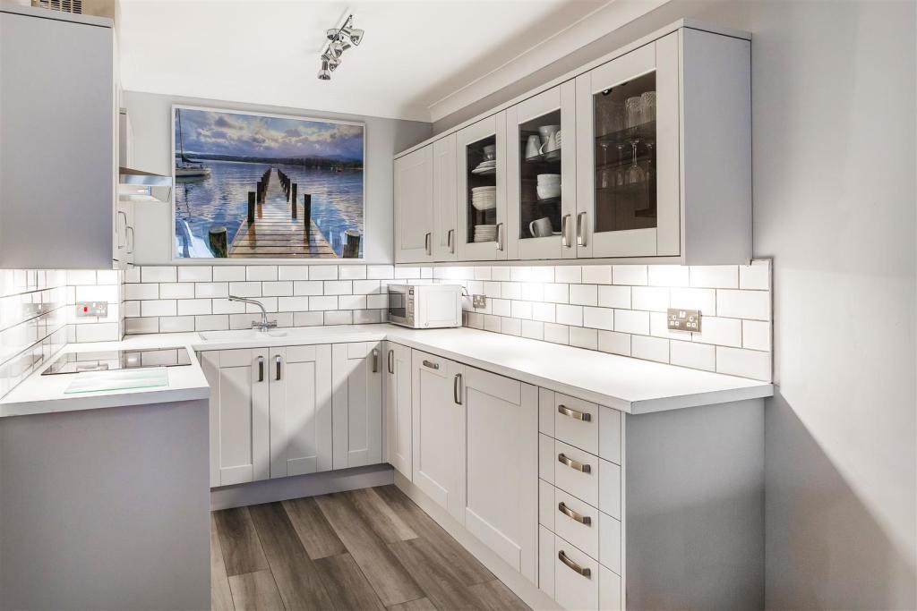 1 bedroom retirement property for sale in Beatrice Road, Oxted, RH8