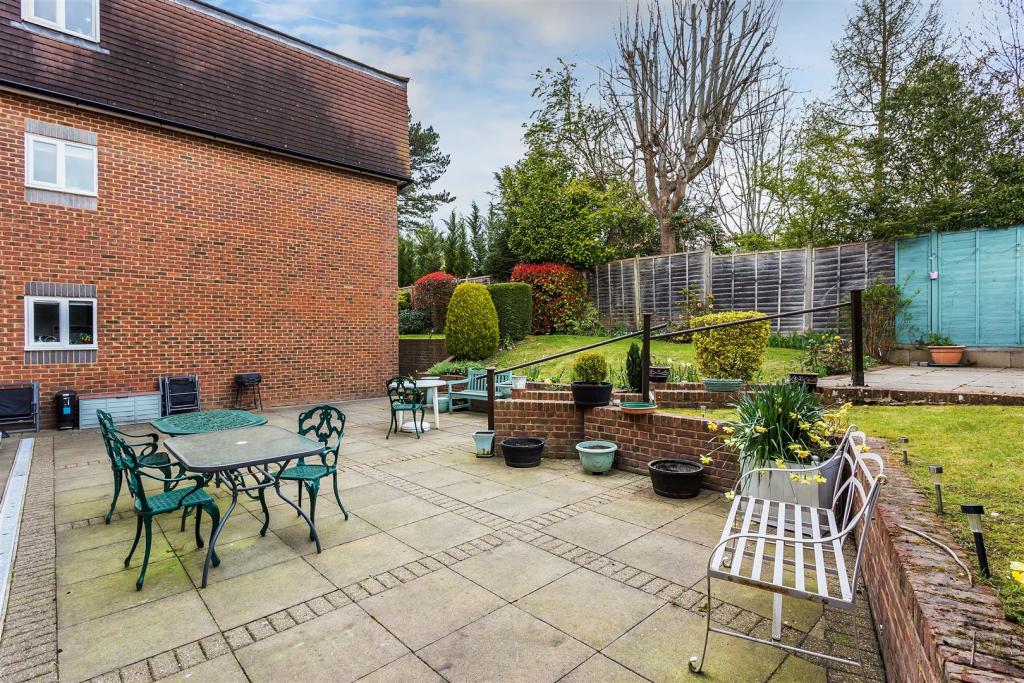 1 bedroom retirement property for sale in Beatrice Road, Oxted, RH8