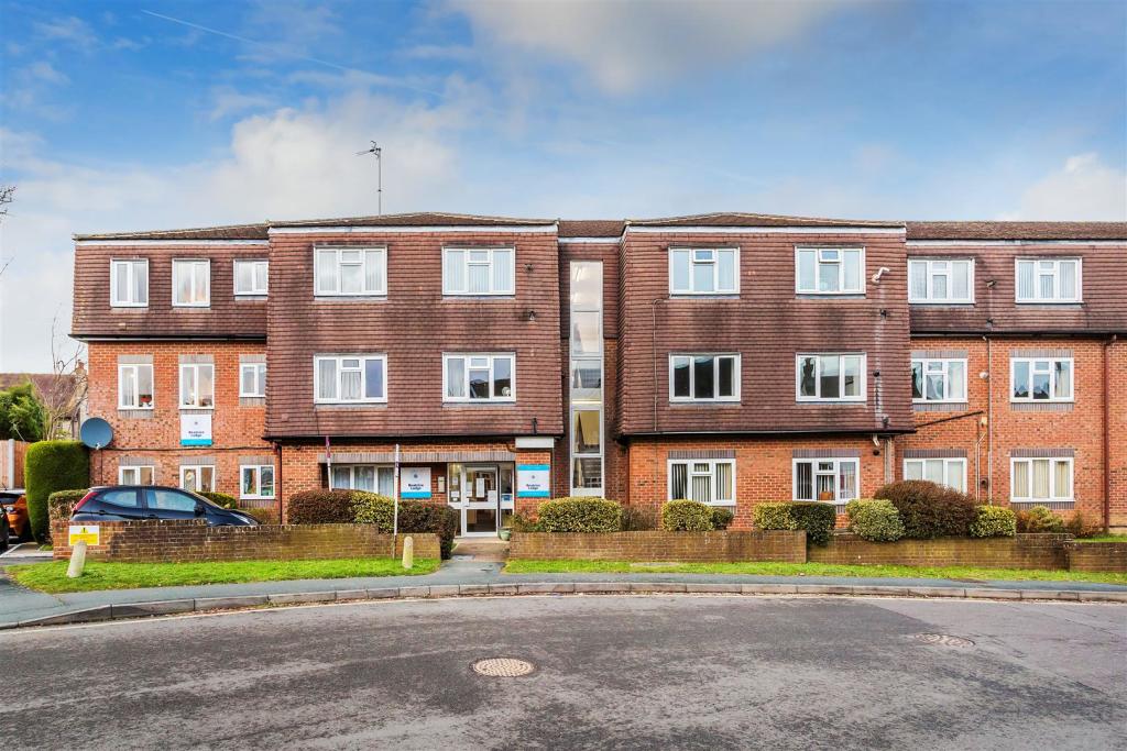 1 bedroom retirement property for sale in Beatrice Road, Oxted, RH8