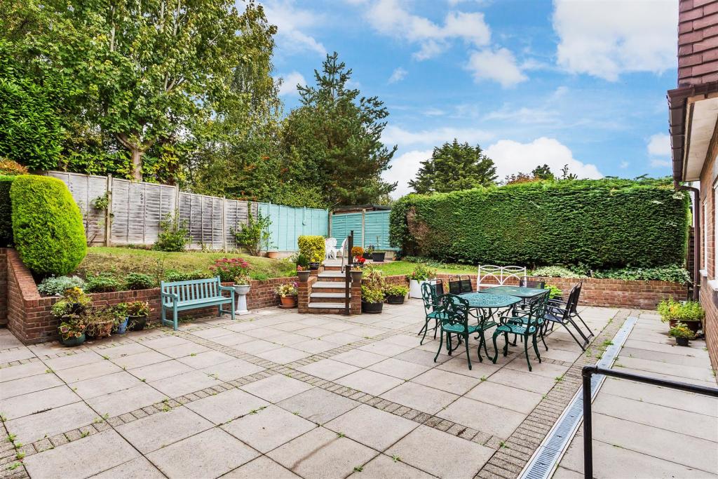 1 bedroom retirement property for sale in Beatrice Road, Oxted, RH8
