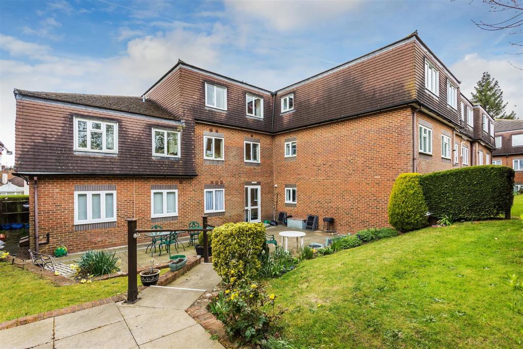 1 bedroom retirement property for sale in Beatrice Road, Oxted, RH8