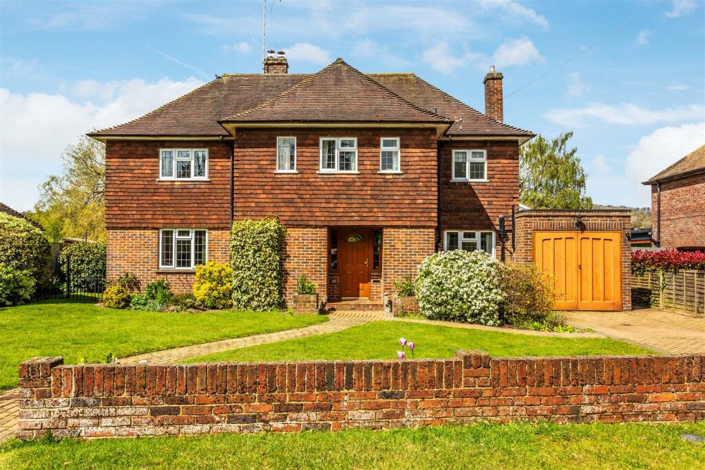 3 bedroom detached house for sale in Park Road, Limpsfield, RH8