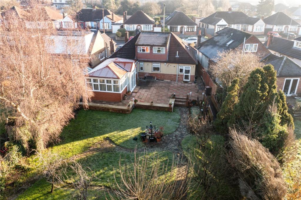 4 bedroom bungalow for sale in Ryecroft Way, Luton, Bedfordshire, LU2