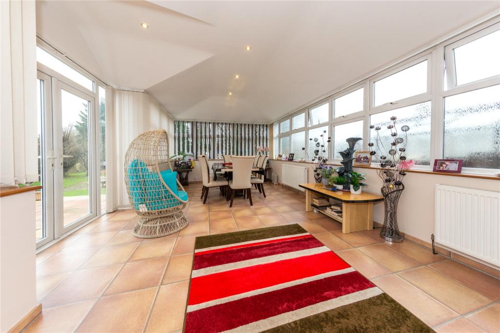 4 bedroom bungalow for sale in Ryecroft Way, Luton, Bedfordshire, LU2