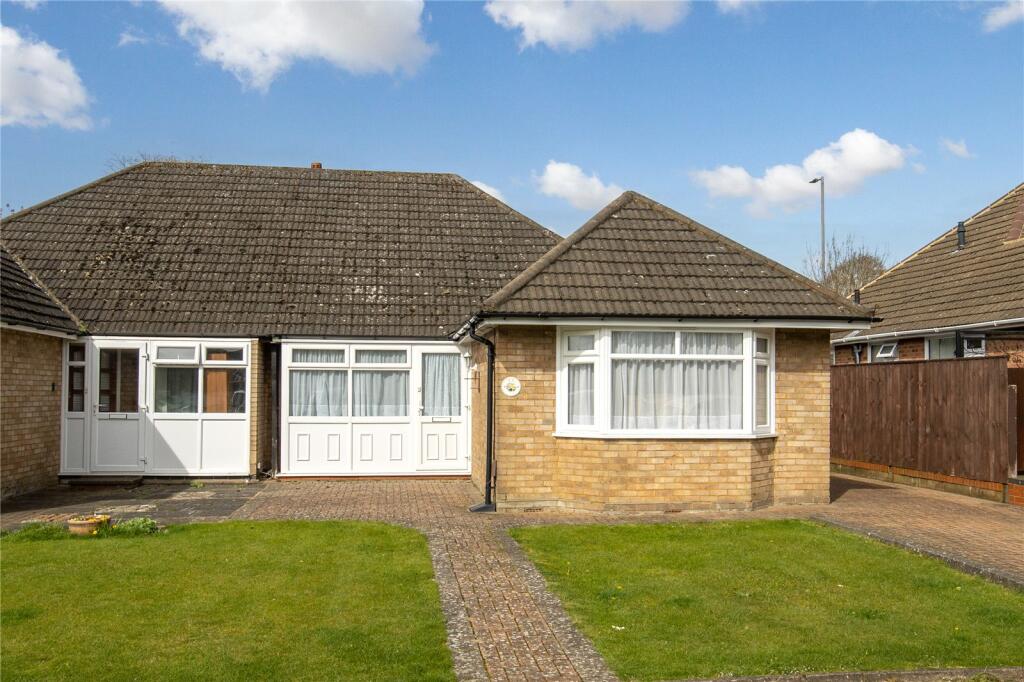 3 bedroom bungalow for sale in Langford Drive, Luton, Bedfordshire, LU2