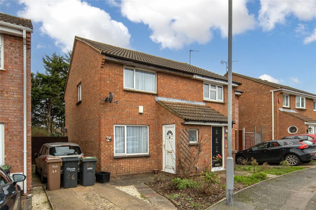 2 bedroom semidetached house for sale in Blaydon Road, Luton