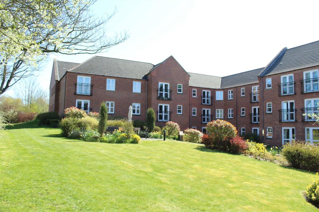 1 bedroom flat for sale in Ingle Court, Market Weighton, York, YO43