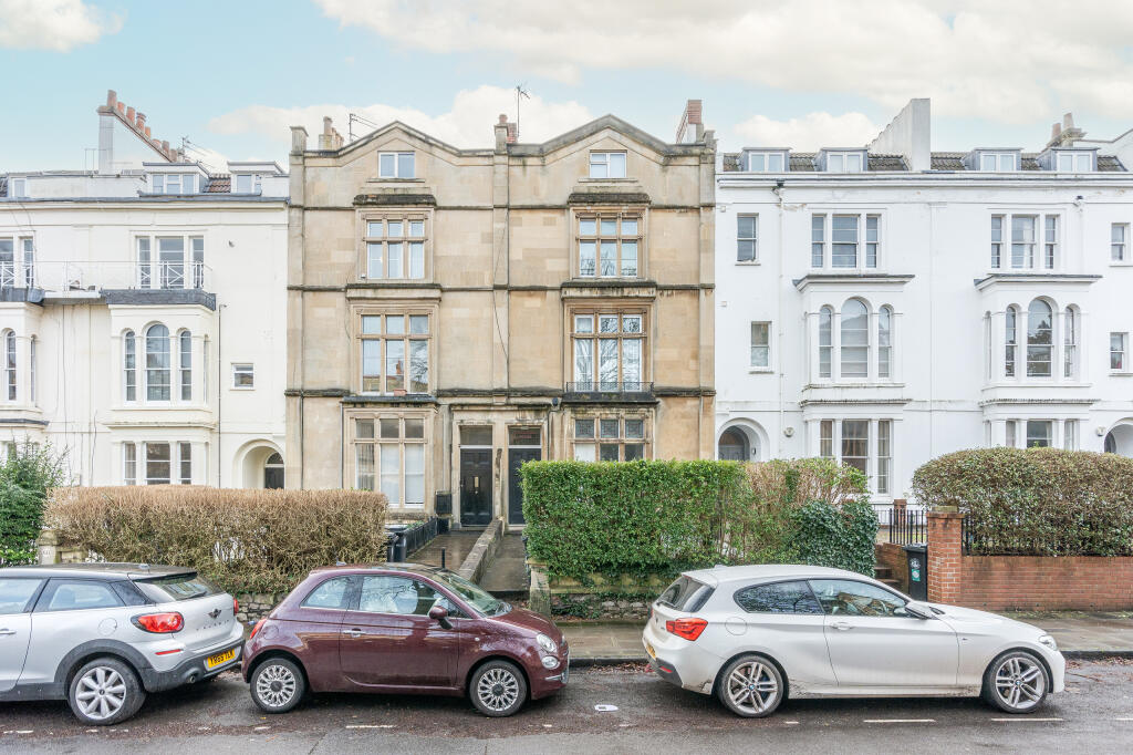 2 bedroom flat for sale in Flat 3, 56 Oakfield Road, Clifton, Bristol, BS8