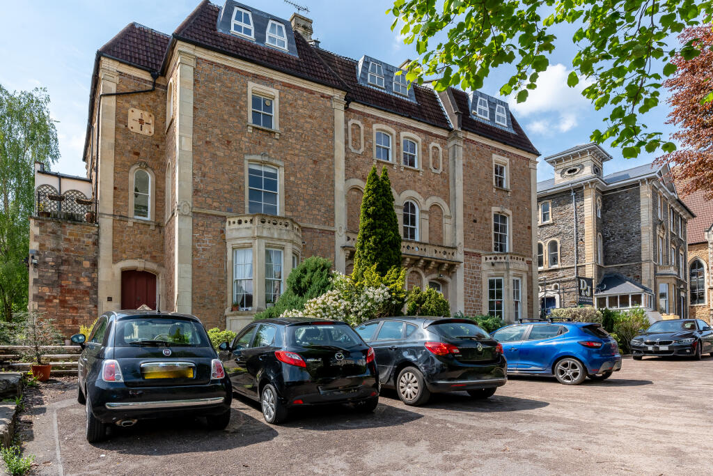 1 bedroom flat for sale in Oakfield Mansions, Bristol, BS8 2BN, BS8