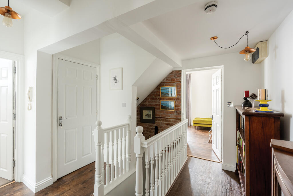 Additional property image - Cotham Brow, Cotham, Bristol, BS6 6AE