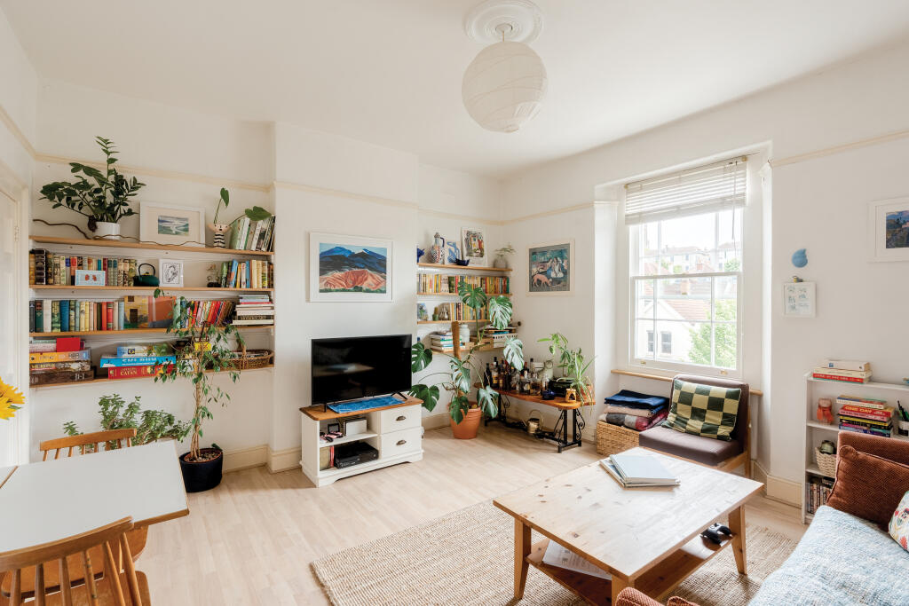 3 bedroom maisonette