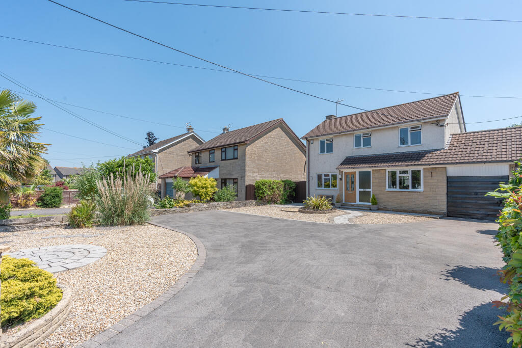 4 bedroom detached house for sale in North Road, Stoke Gifford, Bristol