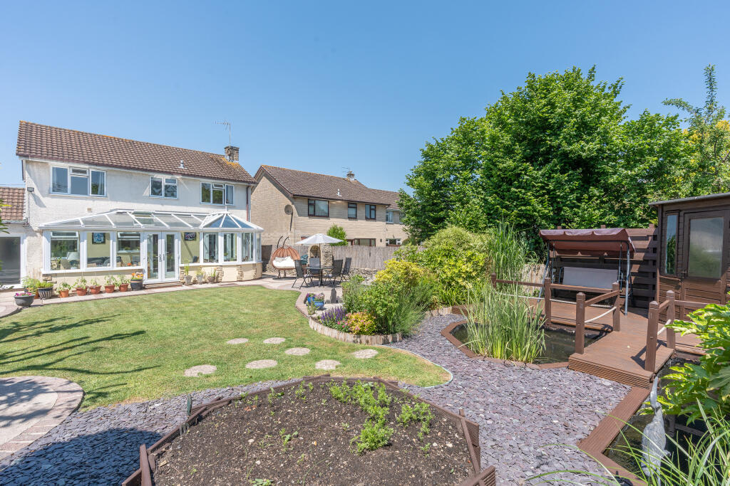 4 bedroom detached house for sale in North Road, Stoke Gifford, Bristol