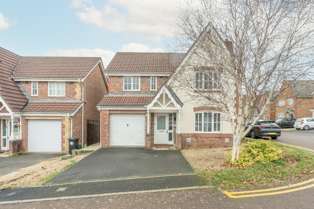 4 bedroom detached house for sale in Bakers Ground, Stoke Gifford