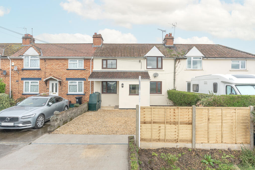3 bedroom terraced house for sale in Station Road, Pilning, Bristol