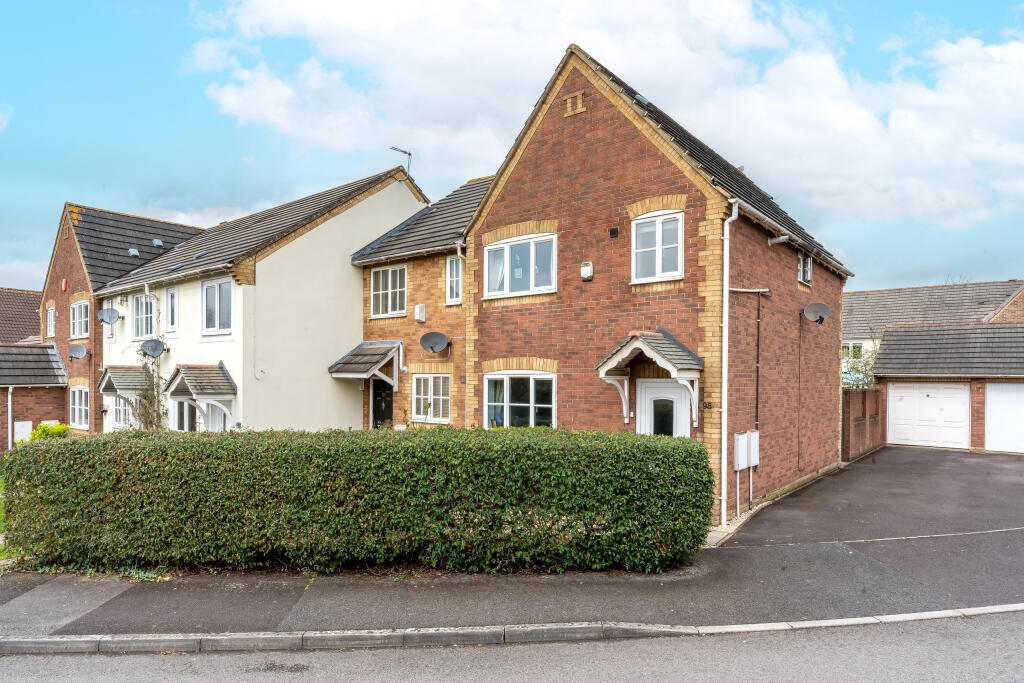 3 bedroom end of terrace house for sale in Bakers Ground, Stoke Gifford