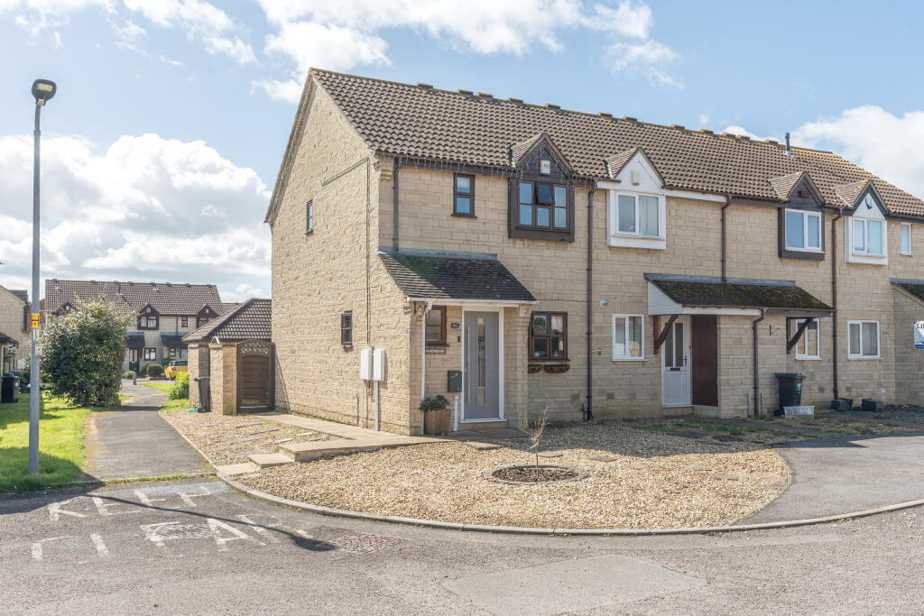 3 bedroom end of terrace house for sale in Sherbourne Avenue, Bradley