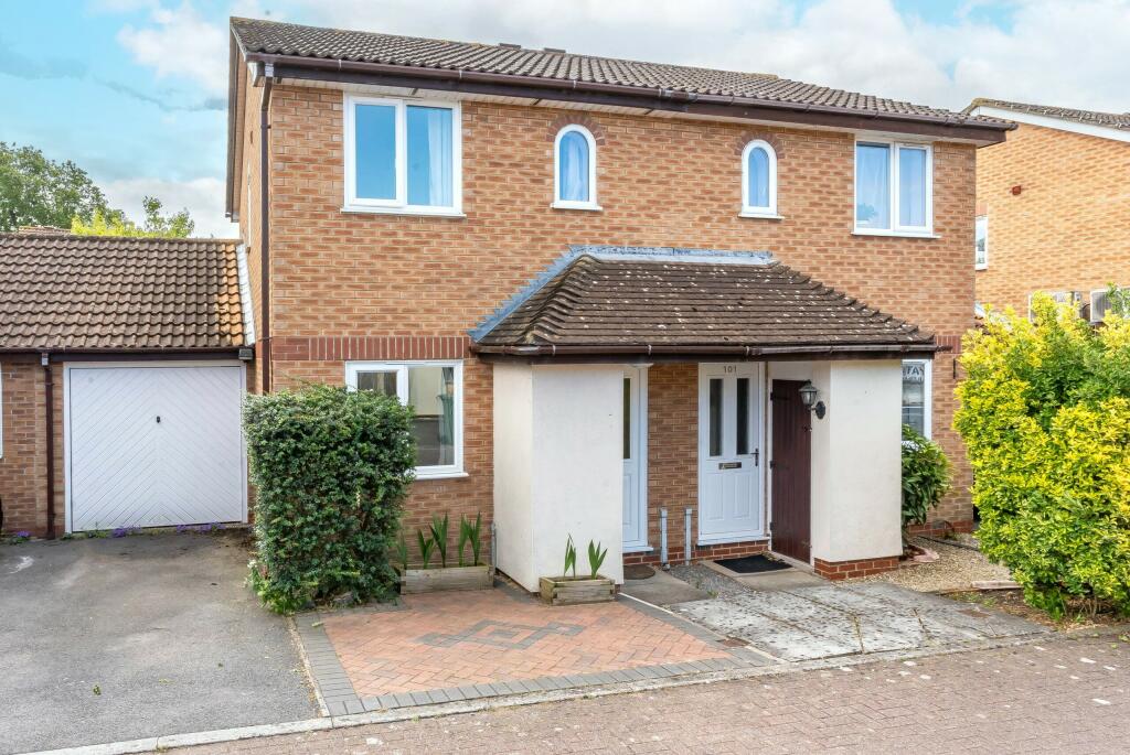 2 bedroom semidetached house for sale in Meadow Way, Bradley Stoke