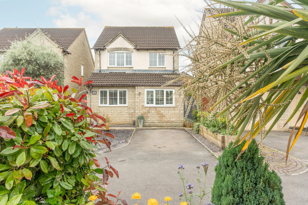 3 bedroom detached house for sale in Dewfalls Drive, Bradley Stoke