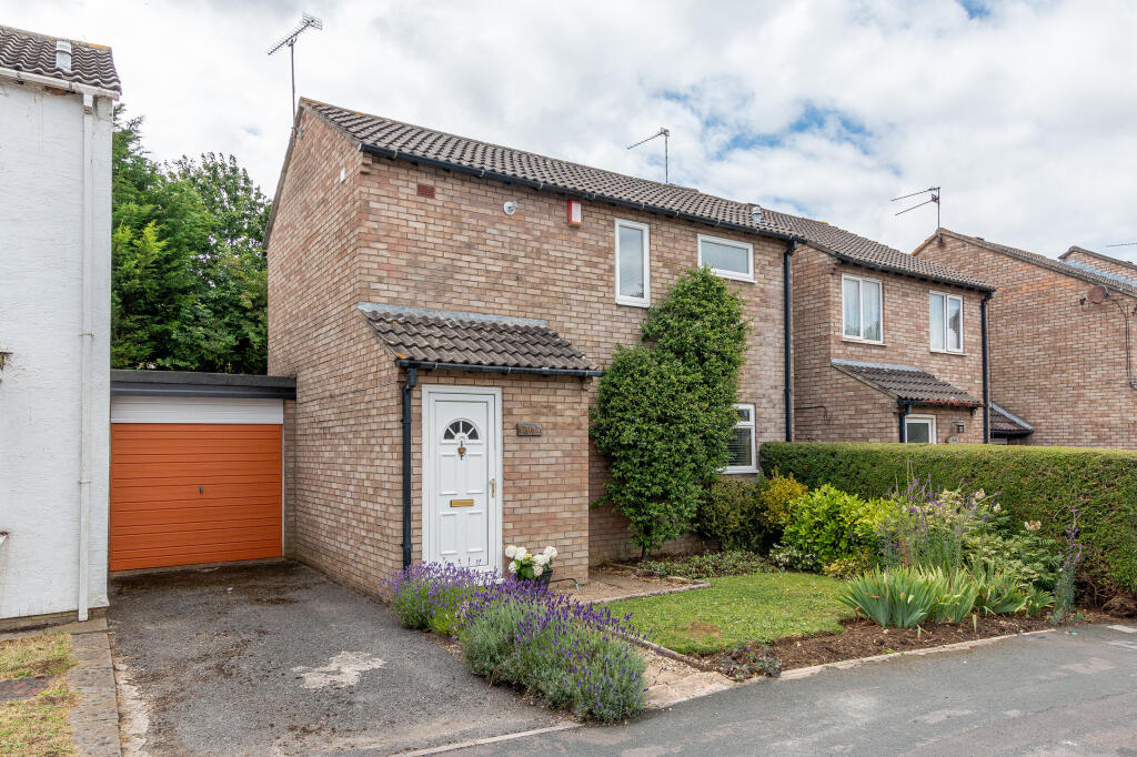2 bedroom link detached house for sale in Drive, Stoke Gifford