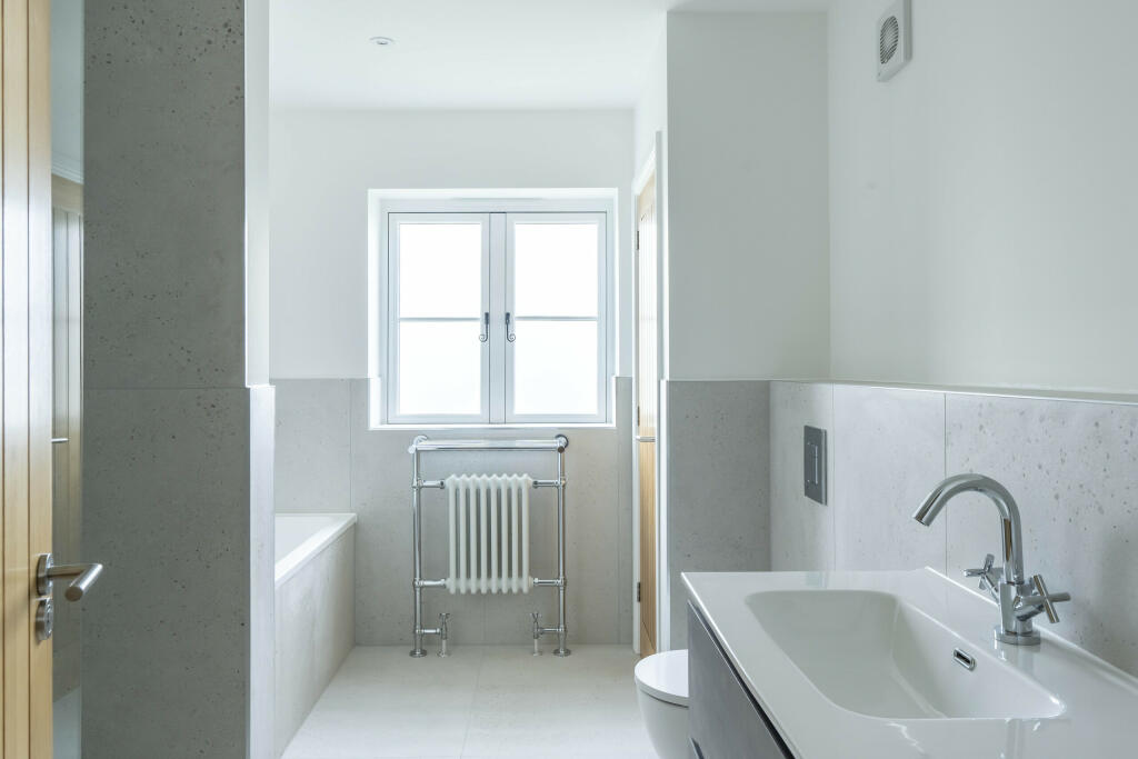 Additional property image - Greenhill Down, Alveston, Bristol, Gloucestershire