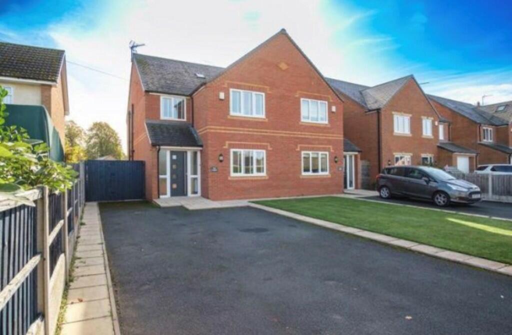 4 bedroom semidetached house for sale in Cross Road, Albrighton, WV7