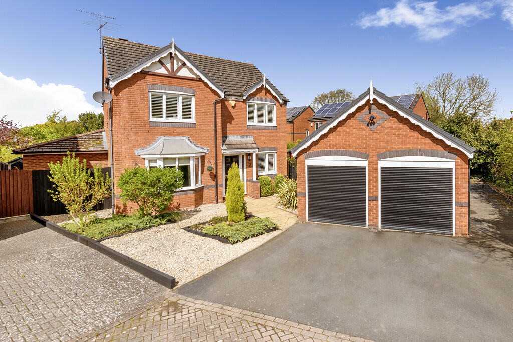 4 bedroom detached house for sale in Muxton, Telford, TF2