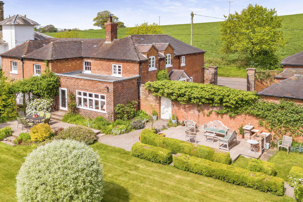 5 bedroom house for sale in Edgmond, Newport, TF10