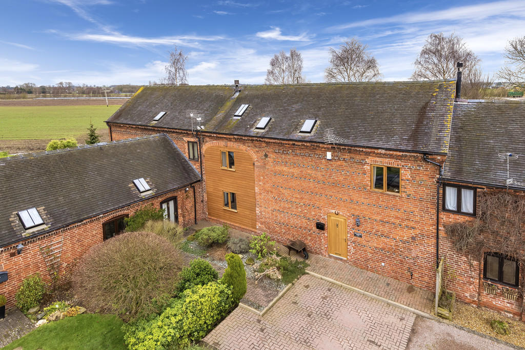 4 bedroom barn conversion for sale in Eaton Grange Barns, Eaton Upon
