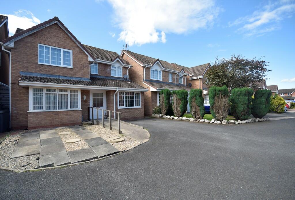 5 bedroom detached house for sale in Oatfield Close, Whitchurch, SY13