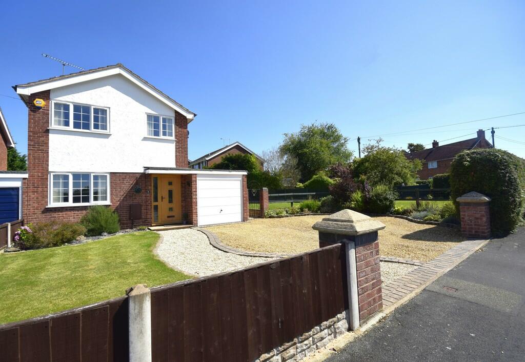 3 bedroom link detached house for sale in Hampton Crescent, Nomans