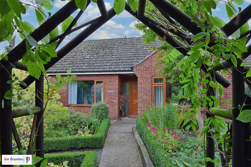 4 bedroom detached house for sale in Blacksmiths Lane, Kelham, NG23