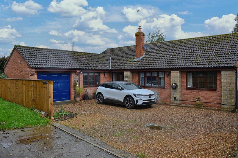 3 bedroom detached bungalow for sale in Main Street, Dry Doddington, NG23