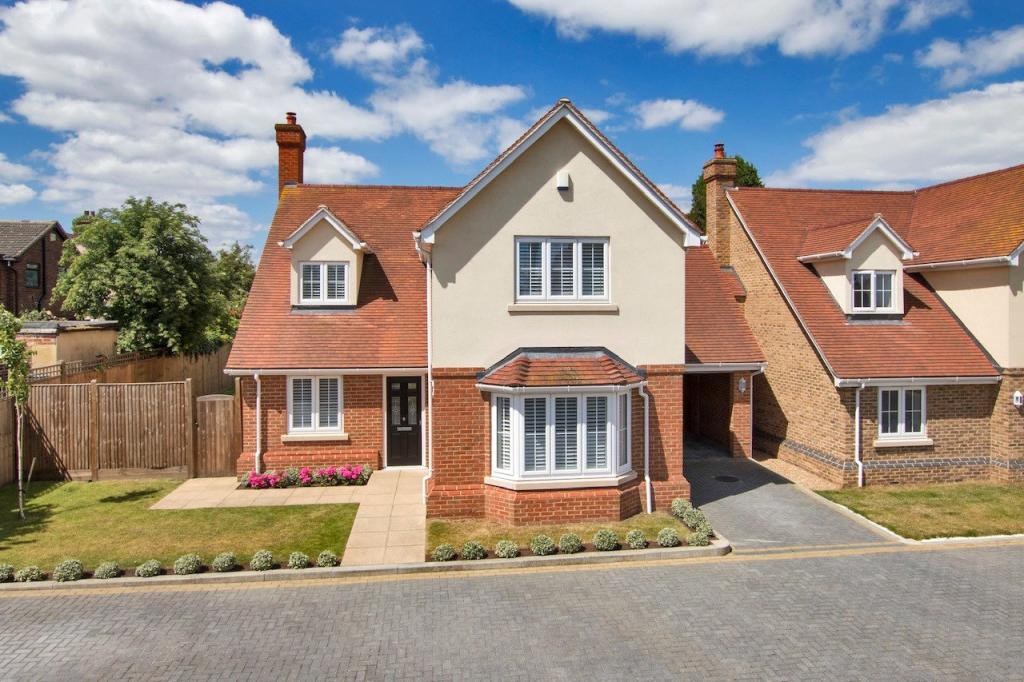 4 bedroom detached house for sale in St. James Lane, Greenhithe, DA9