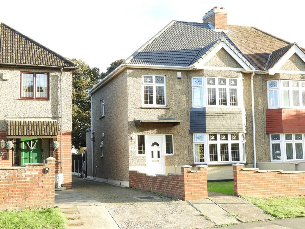 Main image of property: Purfleet Road, Aveley, RM15