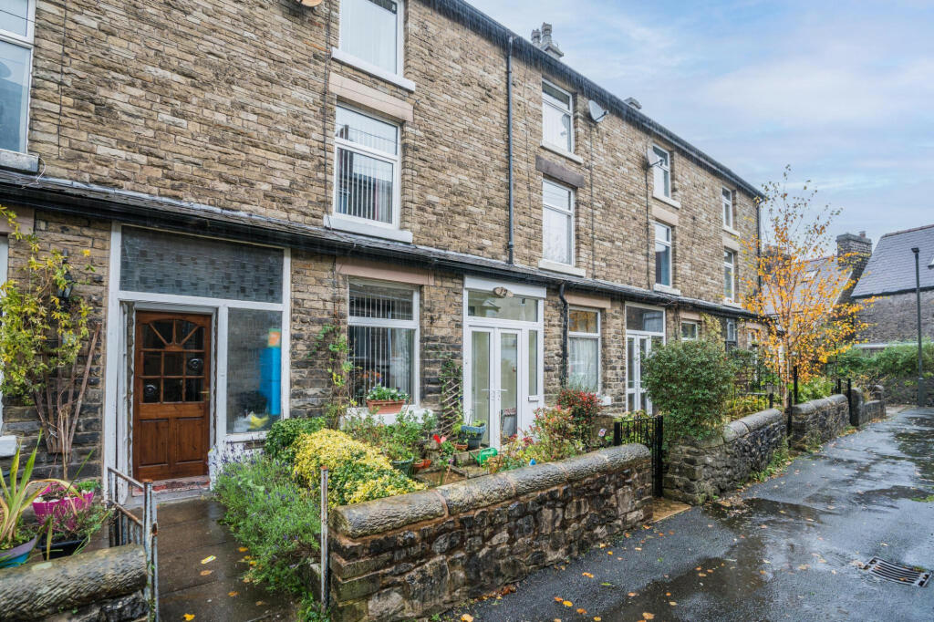 2 bedroom terraced house for sale in Davenham Avenue, Buxton, SK17