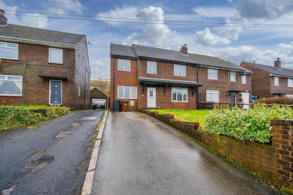 4 bedroom semidetached house for sale in Nettleton Lane, Buxton, SK17