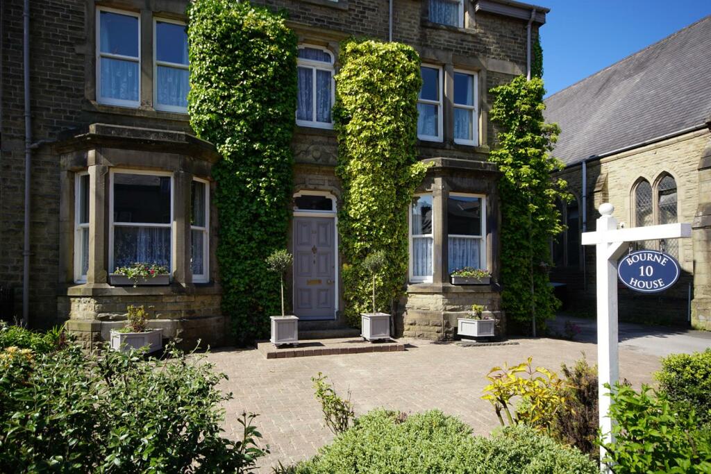 Main image of property: 10 London Road, Buxton