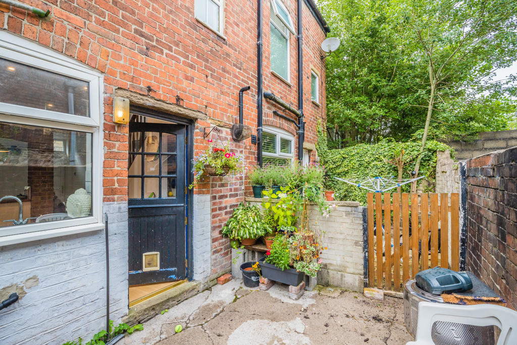 2 bedroom terraced house for sale in Hollins Avenue, Buxton, SK17