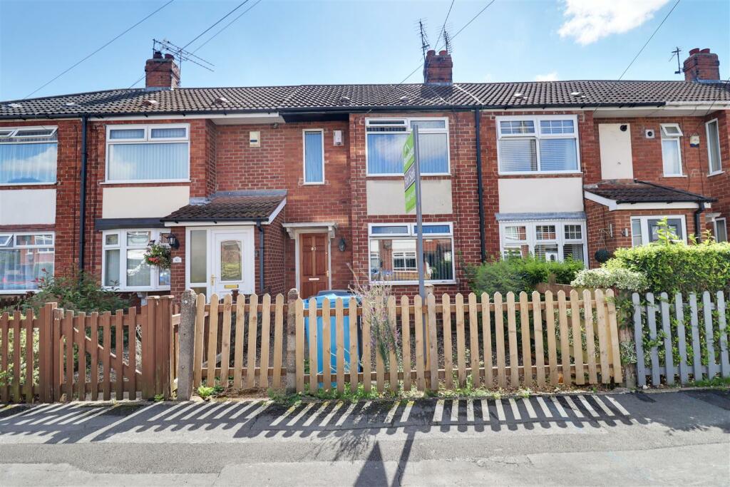 2 bedroom terraced house for sale in Worcester Road, Hull, HU5