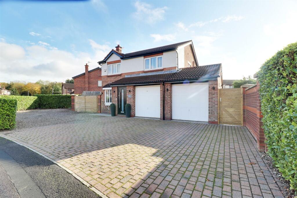 4 bedroom detached house for sale in Maplewood Avenue, Hull, HU5